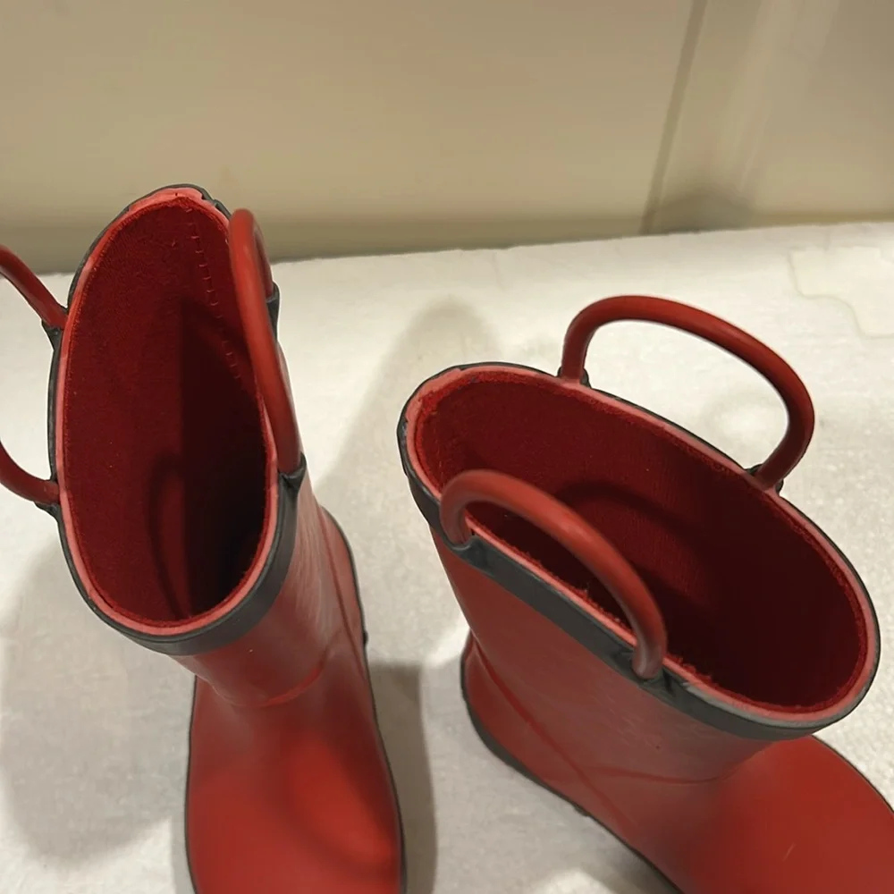 Carter’s kids slip in Firefighter rubber Rain Boots size 5 red